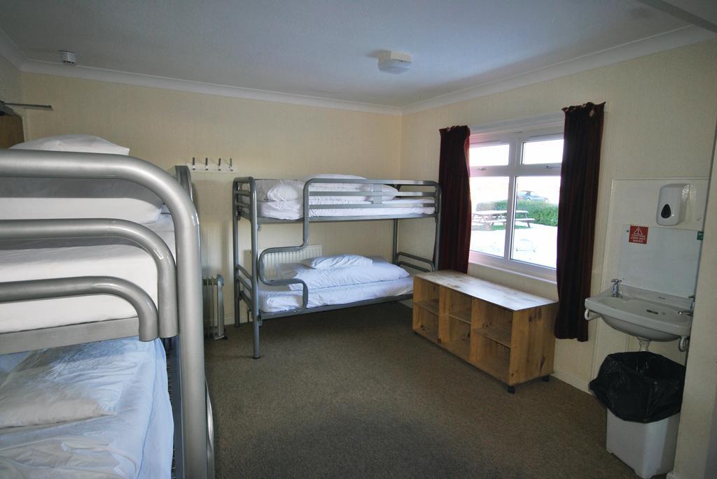 Saucy Mary'S Hostel Kyleakin Room photo